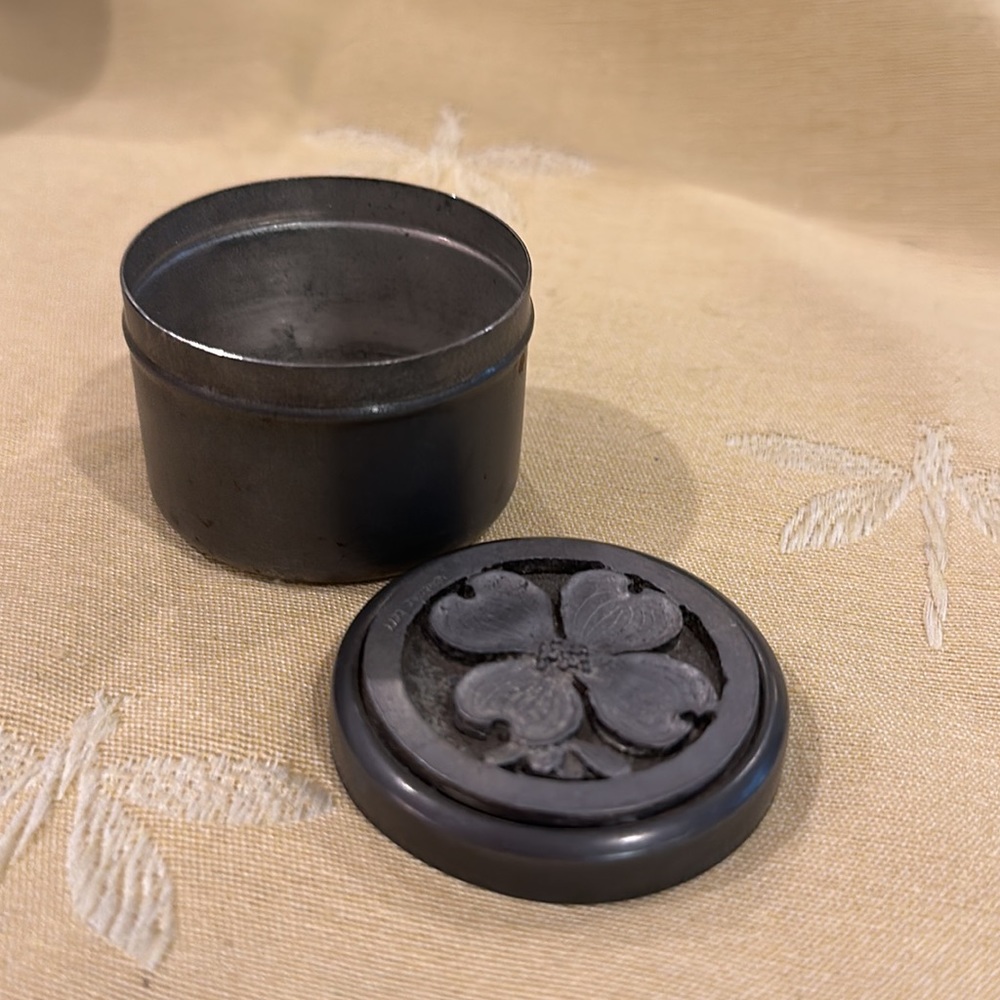 Vintage Metzke 1977 Dogwood Tree / Flower Pewter Tin Metal Trinket / Snuff Box.